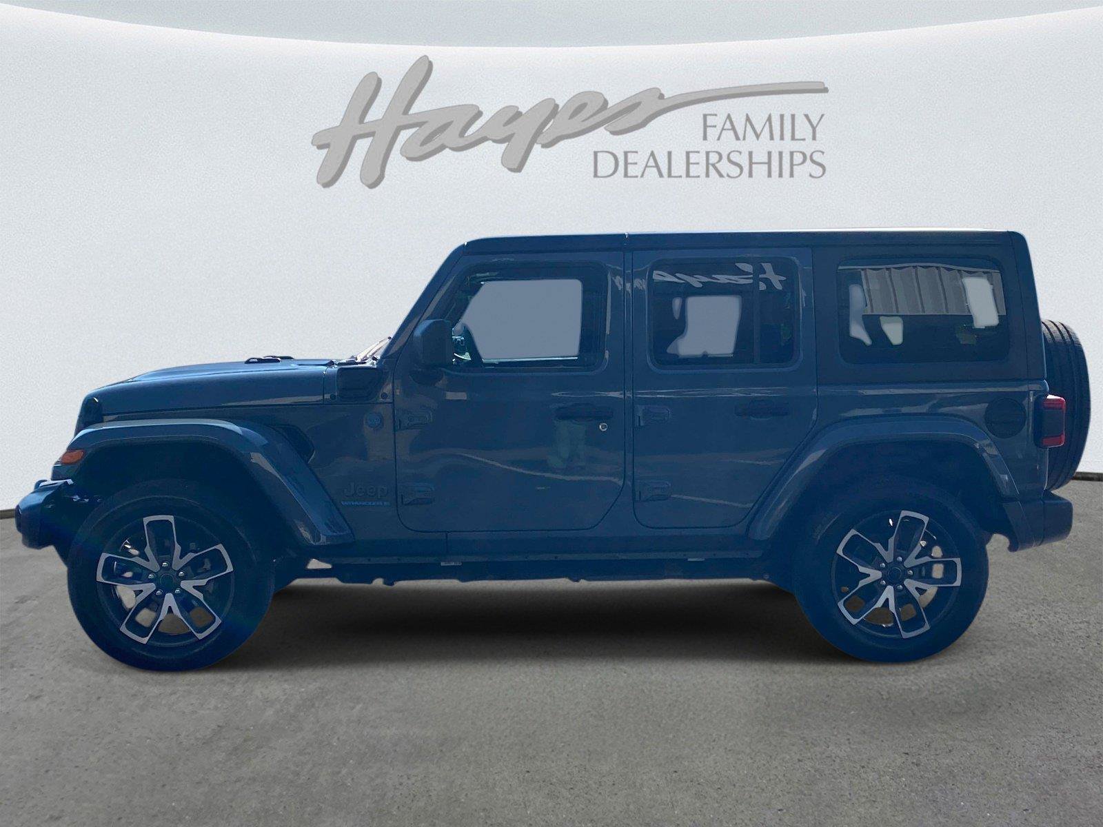 Used 2024 Jeep Wrangler Unlimited w/ Convenience Group AWD/4WD image 8