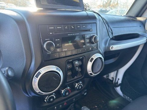 Used 2015 Jeep Wrangler Unlimited Rubicon w/ Connectivity Group image 20