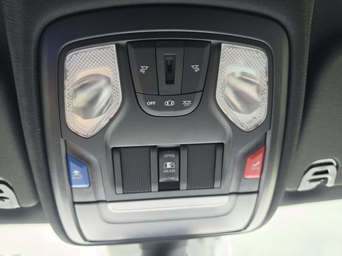 Used 2022 RAM 1500 Big Horn AWD/4WD image 34