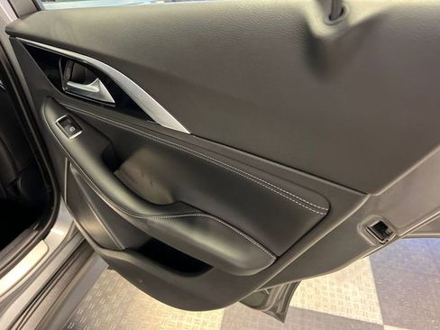 Used 2018 INFINITI QX30 Premium w/ Navigation Package AWD/4WD image 13