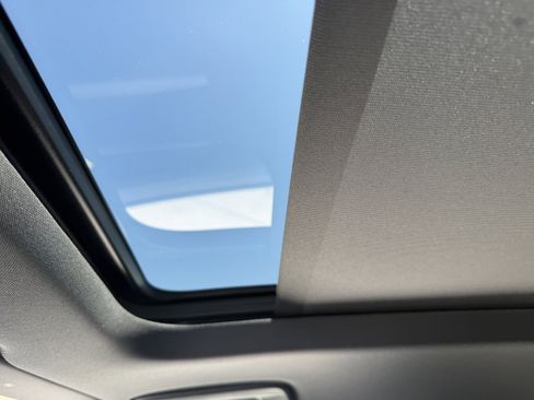 New 2026 Volkswagen Tiguan SE R-Line FWD image 18