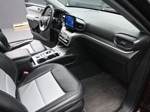 Used 2023 Ford Explorer XLT w/ Equipment Group 202A AWD/4WD image 48