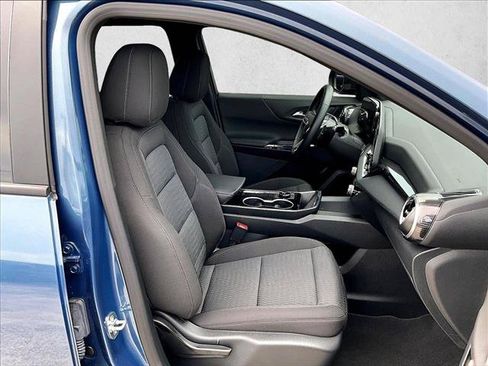 Used 2026 Chevrolet Equinox LT w/ Safety and Technology Package FWD image 9