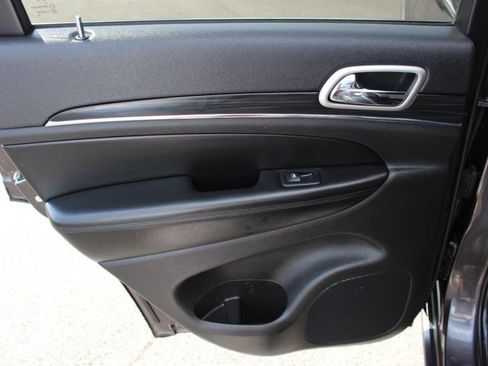 Used 2020 Jeep Grand Cherokee Limited image 15