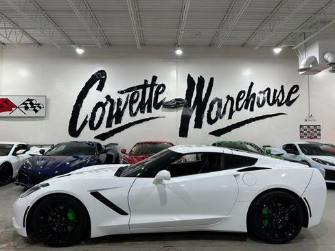 Used 2016 Chevrolet Corvette Stingray Coupe RWD image 2