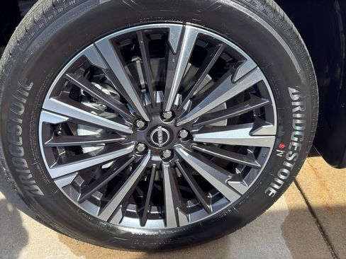 New 2026 Nissan Pathfinder Platinum image 9