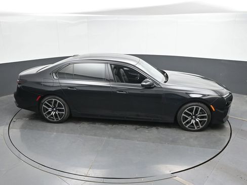 Used 2024 BMW 760i xDrive w/ Executive Package AWD/4WD image 32