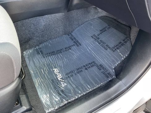 Used 2015 Toyota RAV4 XLE AWD/4WD image 39