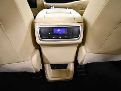 Used 2015 Toyota Highlander Limited AWD/4WD image 17