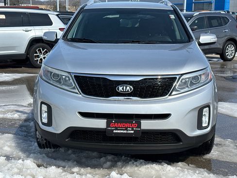 Used 2014 Kia Sorento LX image 3