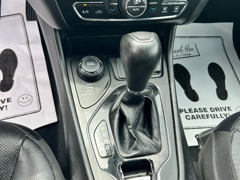 Used 2020 Jeep Cherokee Limited AWD/4WD image 9
