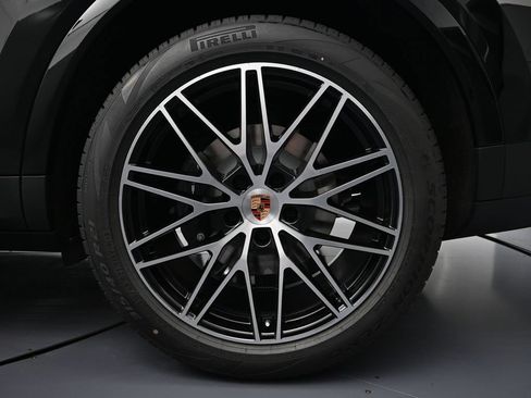 Certified 2026 Porsche Cayenne AWD/4WD image 26