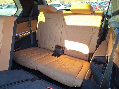 Certified 2023 BMW X7 xDrive40i w/ M Sport Package image 11