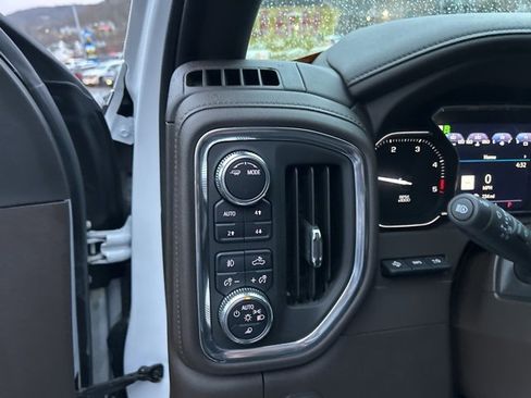 Used 2023 GMC Sierra 2500 Denali w/ Denali Ultimate Package image 25