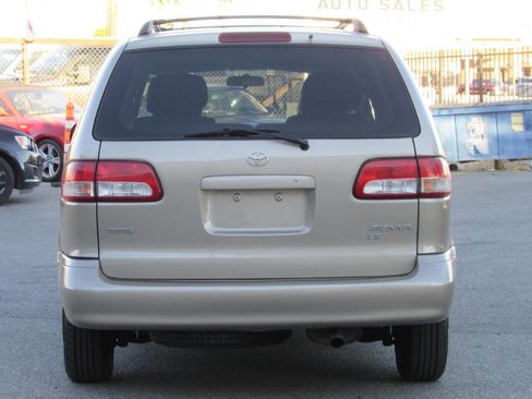 Used 2001 Toyota Sienna LE image 6