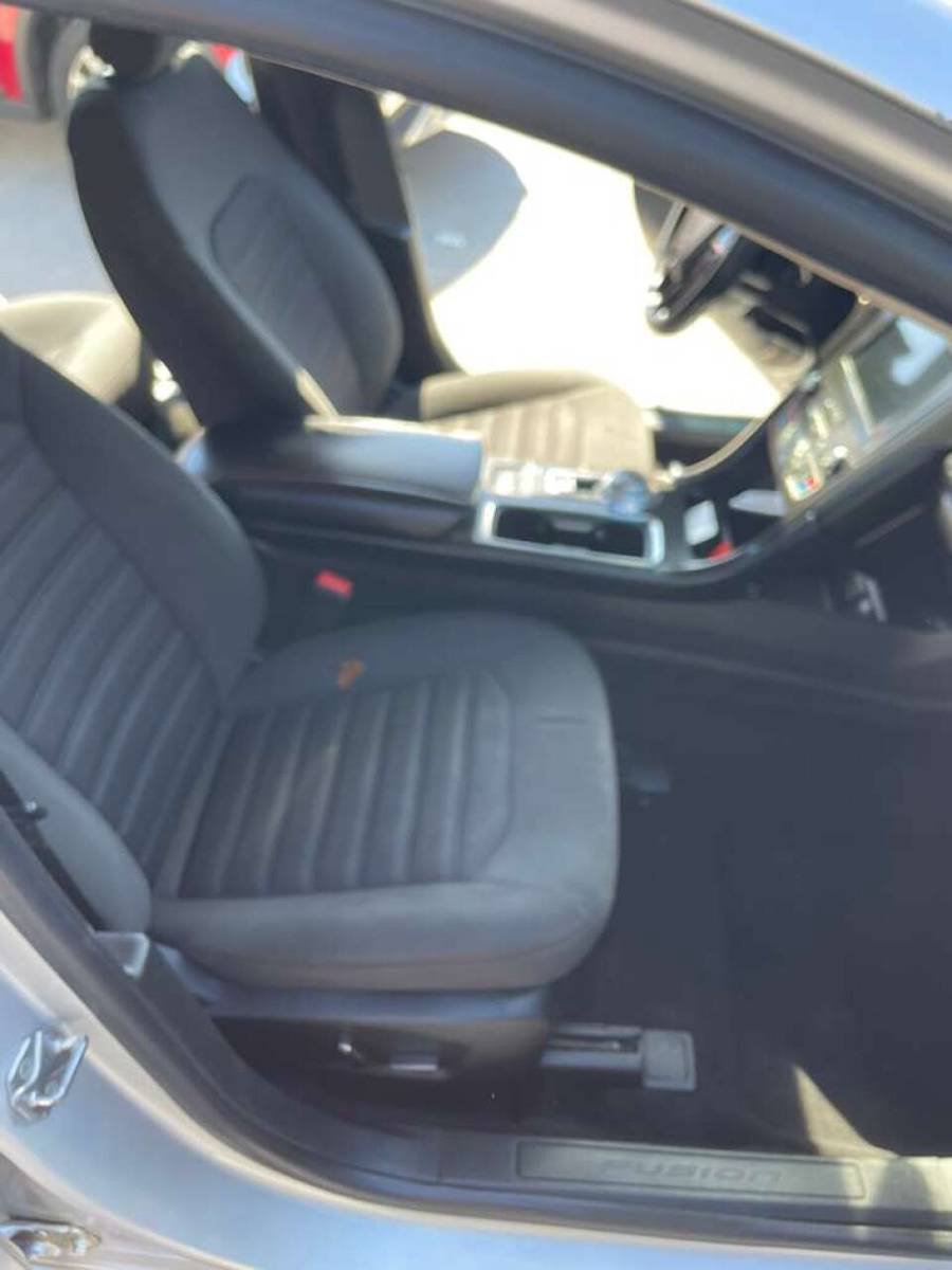 Used 2019 Ford Fusion SE FWD image 5