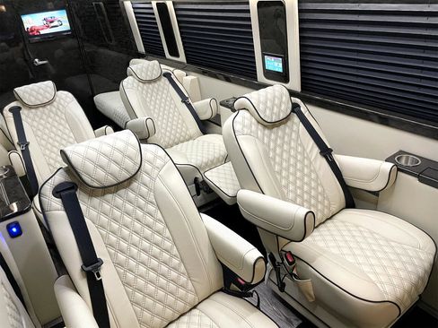 Used 2022 Mercedes-Benz Sprinter 3500 image 2