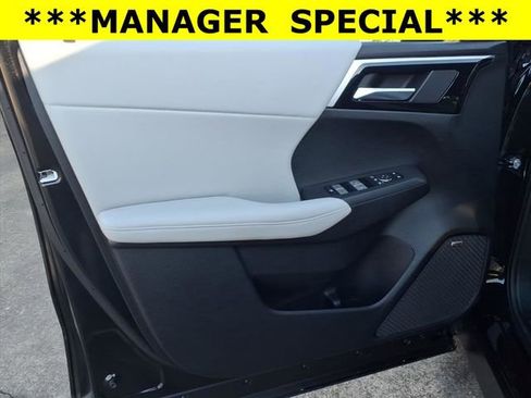 Used 2025 Mitsubishi Outlander SE image 21