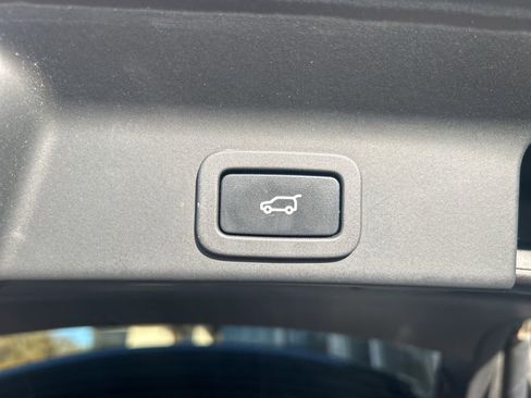 Used 2017 Jaguar F-PACE S image 27