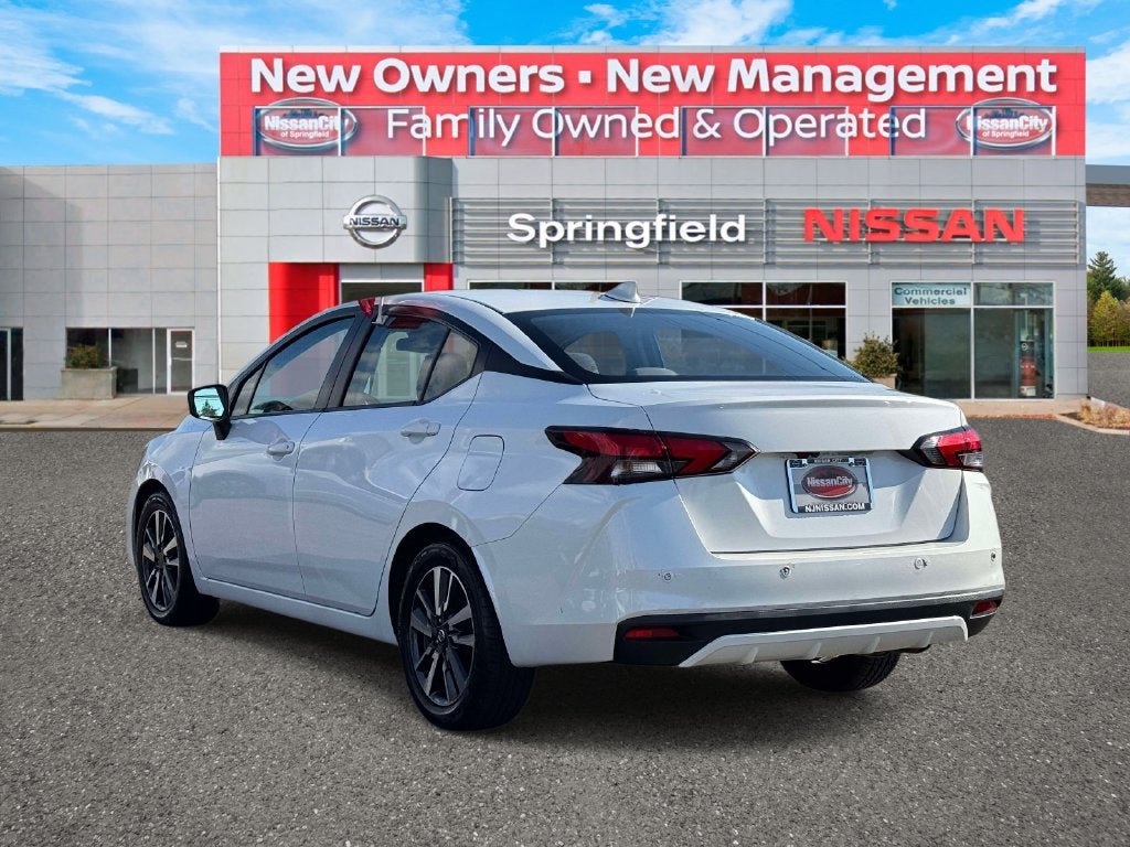 Used 2022 Nissan Versa SV FWD image 4