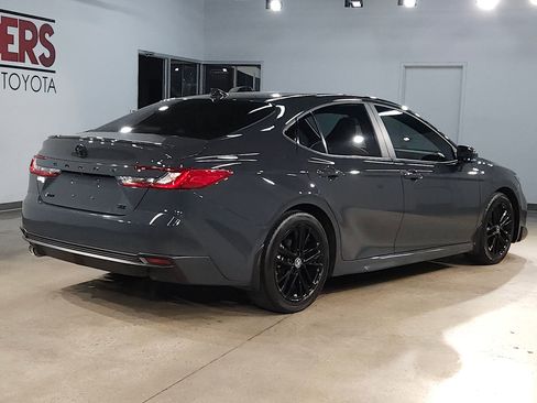 Used 2025 Toyota Camry SE image 7