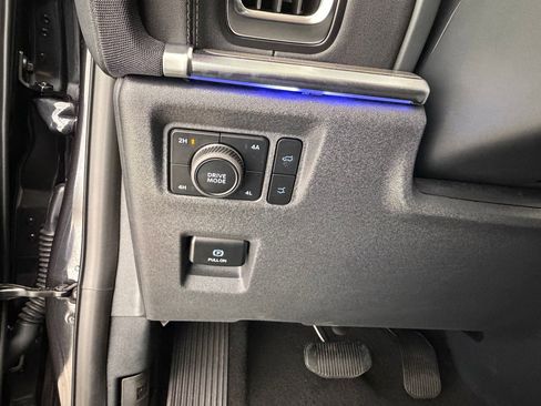 Used 2025 Ford Expedition Platinum w/ Driver's Package image 17