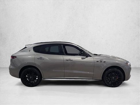 Used 2022 Maserati Levante GT AWD/4WD image 4