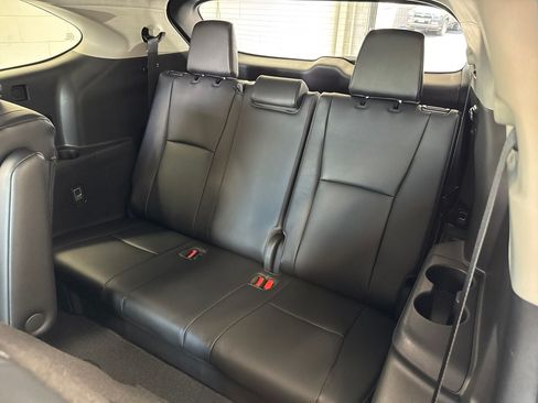 Used 2023 Toyota Highlander XLE AWD/4WD image 40