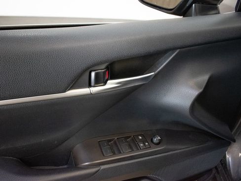 Used 2023 Toyota Camry SE w/ Cold Weather Package FWD image 22