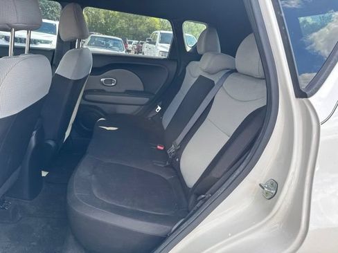 Used 2018 Kia Soul FWD image 14
