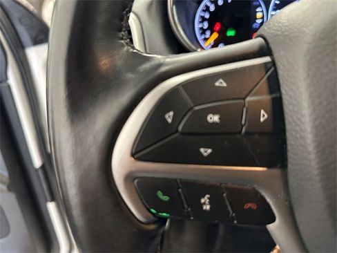 Used 2019 Jeep Grand Cherokee Limited image 31