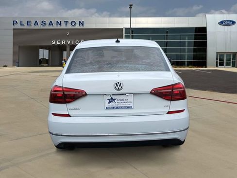Used 2019 Volkswagen Passat 2.0T Wolfsburg image 4