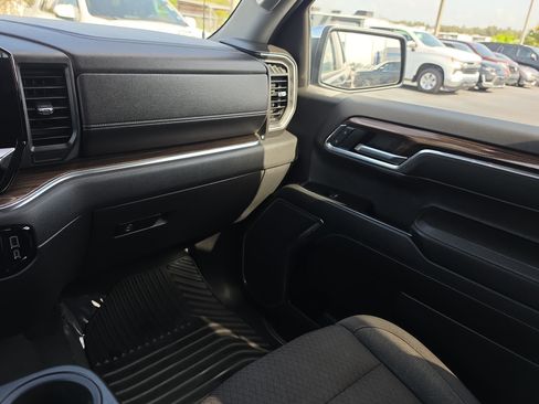 Used 2023 Chevrolet Silverado 1500 LT AWD/4WD image 10