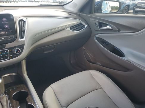 Used 2019 Chevrolet Malibu Premier w/ Sun and Wheel Package image 11