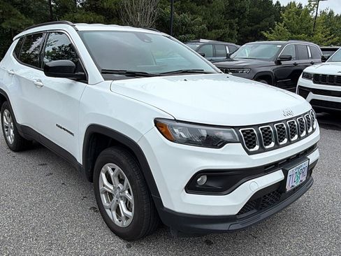 Used 2024 Jeep Compass Latitude AWD/4WD image 5