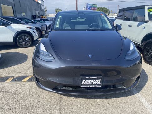 Used 2024 Tesla Model Y 2WD image 3