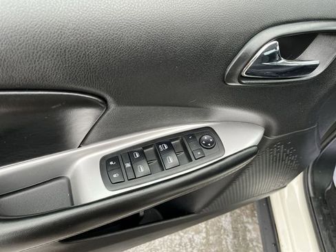 Used 2018 Dodge Journey SXT w/ Premium Group image 17