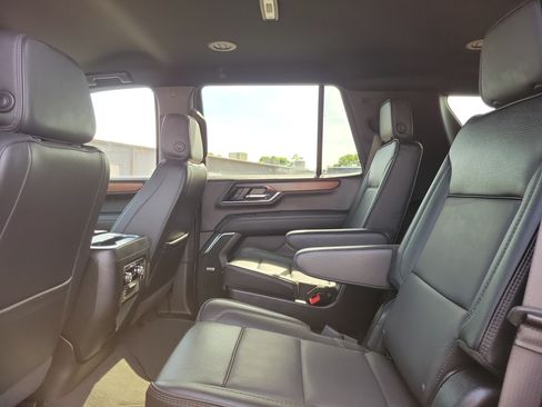 Used 2025 GMC Yukon Denali AWD/4WD image 11