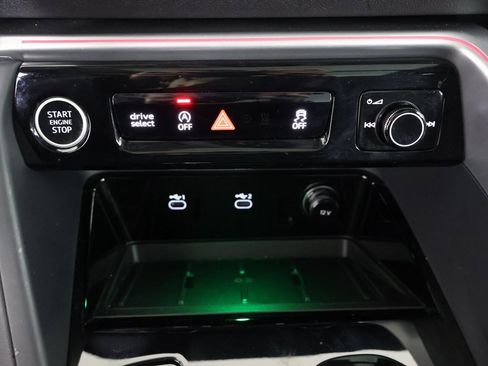 Used 2025 Audi Q5 Premium w/ Convenience Package image 5