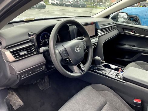 Used 2025 Toyota Camry LE image 8