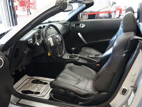 Used 2004 Nissan 350Z Touring RWD image 26