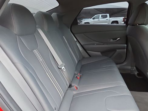 Used 2022 Hyundai Elantra SEL w/ Convenience Package FWD image 16