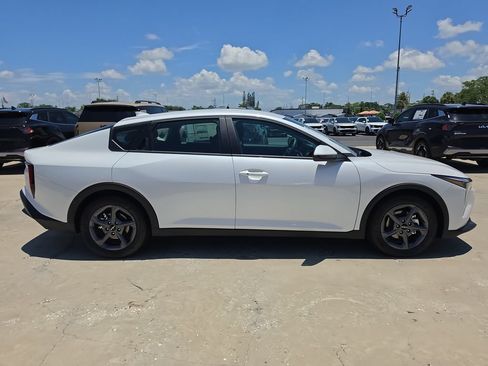 New 2026 Kia K4 FWD image 9