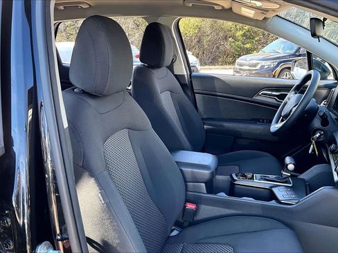 Used 2024 Kia Sportage LX image 9