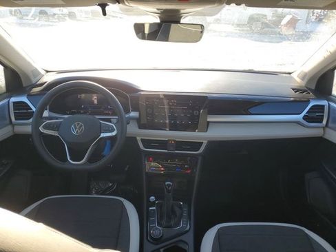 New 2026 Volkswagen Taos SE image 25