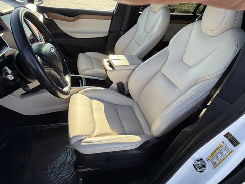 Used 2020 Tesla Model X Long Range image 18
