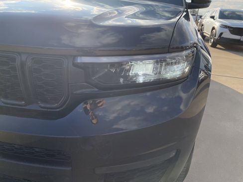 Used 2023 Jeep Grand Cherokee L Limited w/ Black Appearance Package image 10