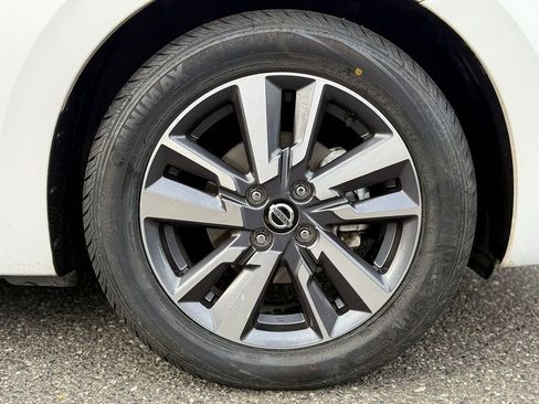 Used 2020 Nissan Versa SV image 9