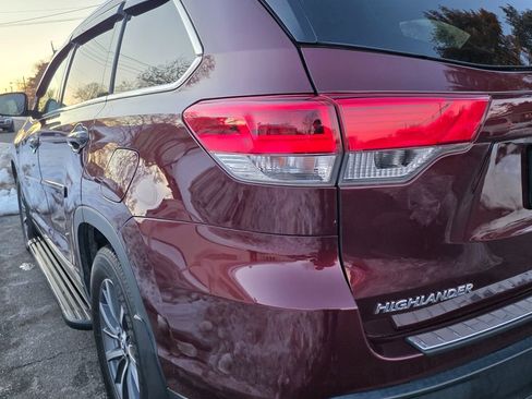 Used 2019 Toyota Highlander XLE image 3