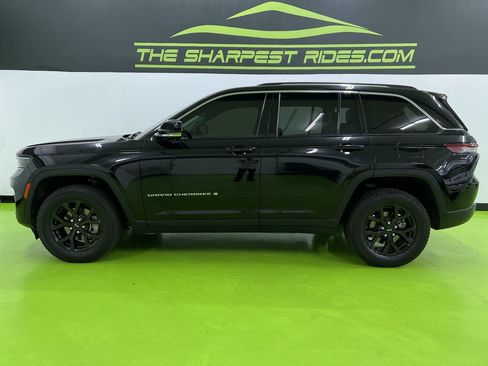 Used 2022 Jeep Grand Cherokee Limited AWD/4WD image 6
